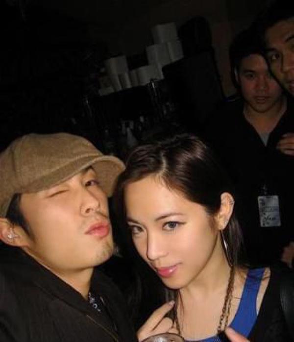 吴建豪老婆晒床照 之前传两人因房事不协调离婚