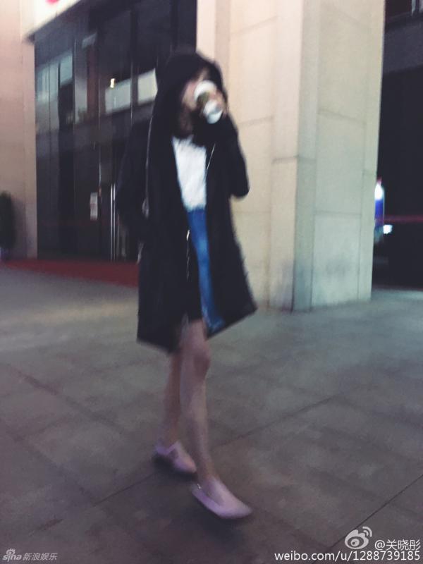 关晓彤晒长腿街拍 女星美腿大放送关晓彤排第几？