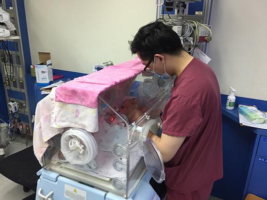 上海男护士近五年人数翻了番 已成医院“香饽饽”