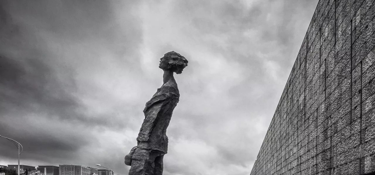 有些人忘了，我们不能忘！今天，请为死难同胞默哀！