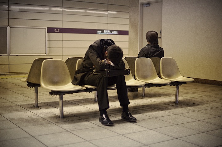 Photos : les Japonais endormis n&apos;importe où 8