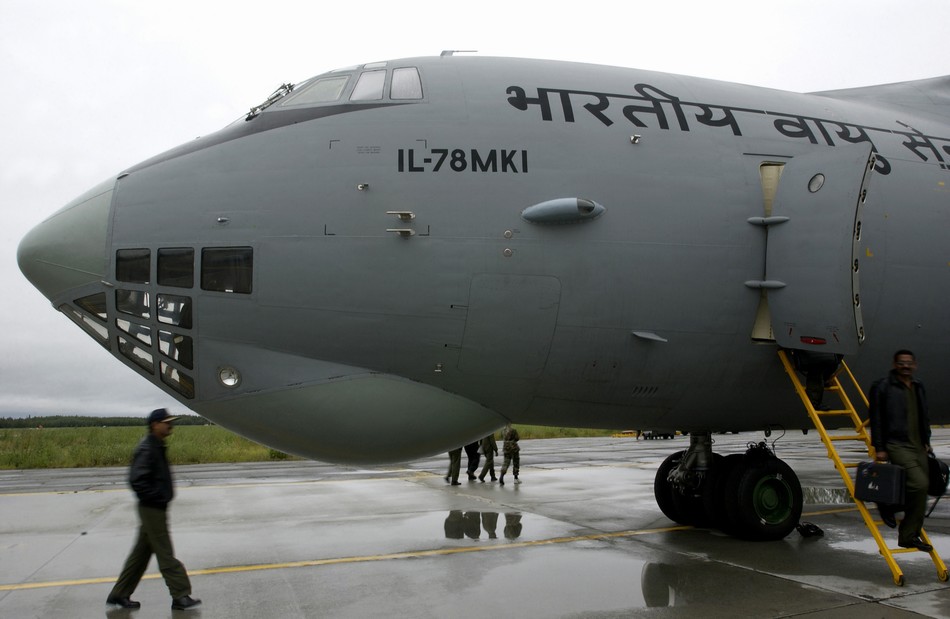 中国空軍の給油機と思われるIl-78がテスト飛行