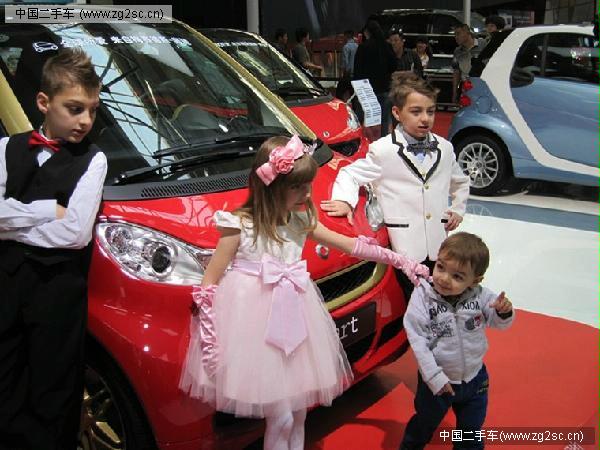 Cute kid model at Qingdao int'l auto show