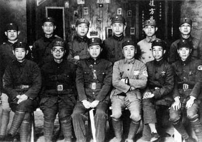 1940年,曾参加南昌起义的新四军干部在皖南合影.