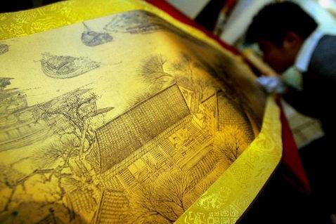 纯金1:1比例打造  原版原色完美再现真迹  发行人员介绍:《清明上河图
