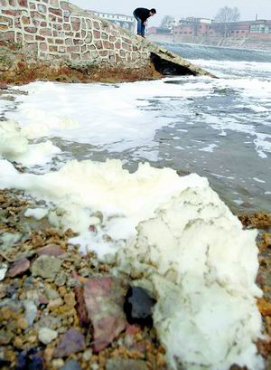 What Causes Foam on Rivers?