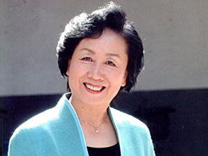 Born in Beijing in 1948, Lu Qin became a columnist of &quot;Zhi Xin Jie Jie&quot; with Chinese Teenagers News since 1980s. She initiated the Zhi Xin Jie Jie magazine ... - 395367