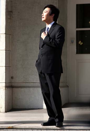 费玉清自爆:手术后曾被医院丢弃走廊任人"瞻仰"