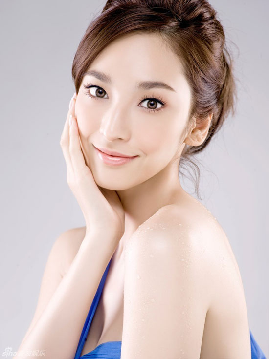 吴佩慈写真<em>乳沟</em>毕现 将<em>清纯</em>与性感混搭_中国网