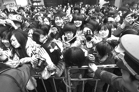一听韩寒名字就翻脸 呼吁别再叫他四<em>姑娘</em> 没