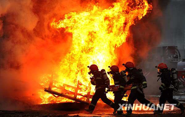 西安节前消防演习 提醒市民防火防灾
