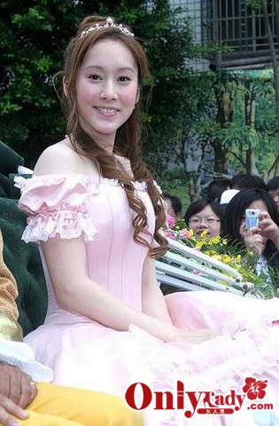 <em>美女</em>明星穿礼服<em>暴露</em>身材缺陷