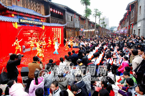 弘扬文化 福州中小学生三坊七巷民俗文化节启
