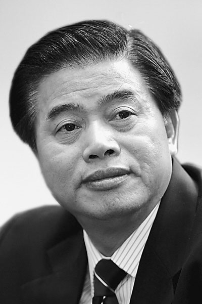 广东省省长黄华华调任全国人大 黄华华简历 "客家帮"治粤渐成历史