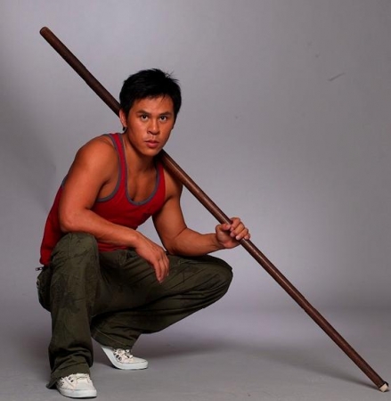 全国舞蹈比赛中获优秀表演奖的陈之辉,可谓近年活跃在影视剧的动作