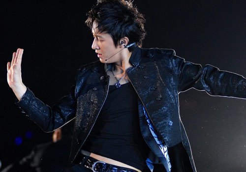 韩庚卢靖姗_韩庚2018收入