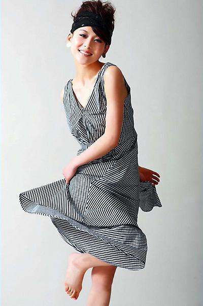 <em>优雅美女</em>的性感写真 贾青 (2)_中国网