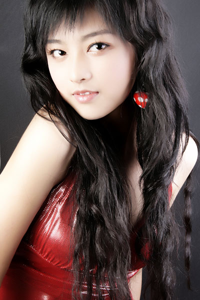 <em>拳击赛</em>举牌美女走红网络 重庆大三<em>女生</em>邹莹写