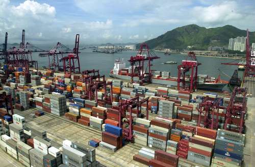 香港贸易逆差按月倍增至389亿 创1952年以来