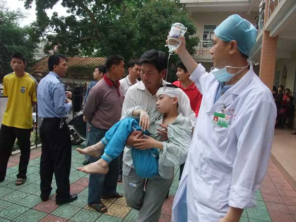 广东雷州校园惨案:病休教师砍伤19名师生