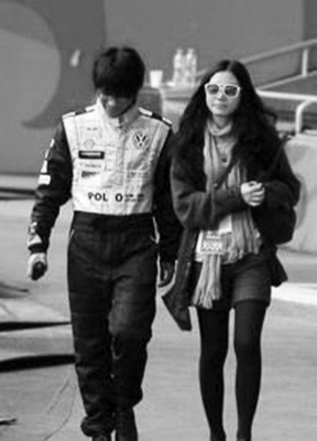 韩寒作品_韩寒一年收入(2)