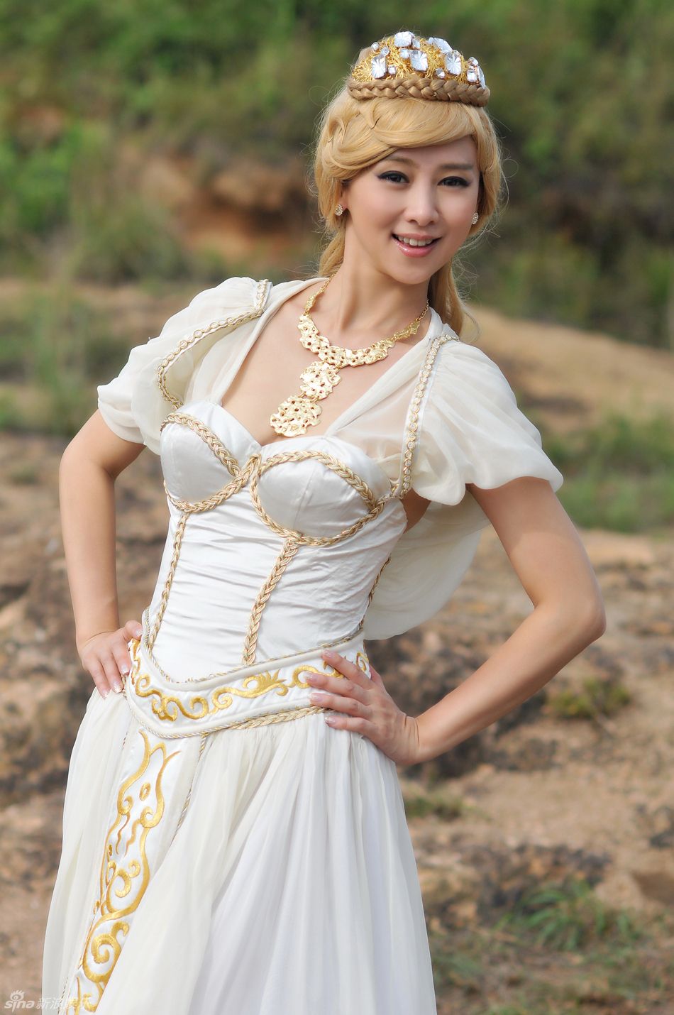 《<em>春光灿烂猪九妹</em>》翁虹造型曝光 演绎非一般