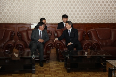 朝鲜副外相金成基为中国大使馆举行友好联欢活