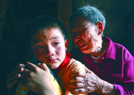 八龄童擦鞋救父