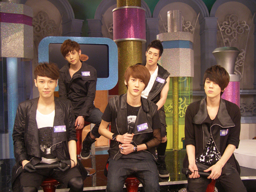 台湾<em>怀孕</em>人妻IVY蹬高跟鞋 与内地花美男HIT-5亲