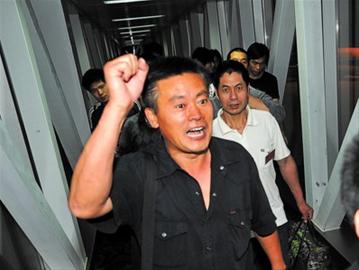 乌鲁木齐暴乱_75事件杀了多少维族人_新疆武