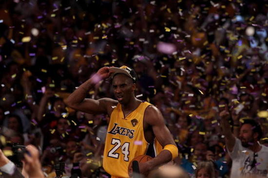 组图:湖人第16次夺冠+科比高举两金杯显霸气