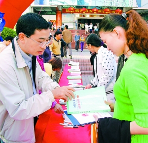 深圳gdp_2004年深圳gdp(2)