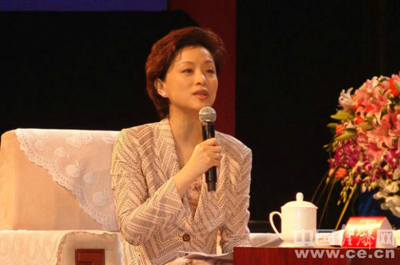 杨澜主持访谈