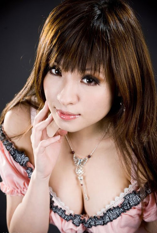 <em>最大胆</em>香港<em>女</em>主播连绮岚私家<em>相册</em>曝光 (2)_中国