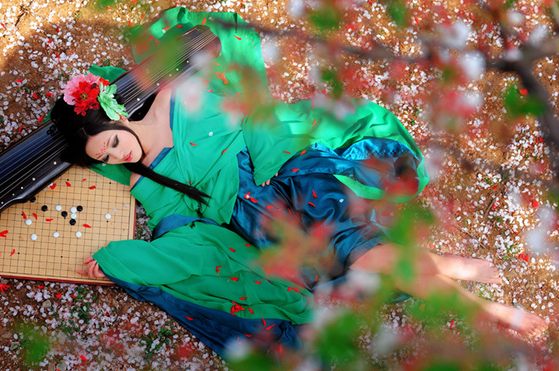 高清:<em>美女</em>化身<em>围棋</em>妖姬
