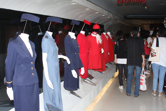 国泰航空空姐_国泰航空空姐收入(2)