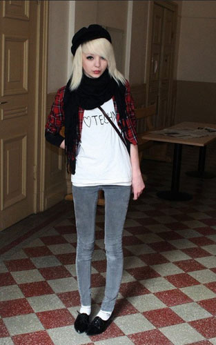 <em>极品</em>复古妞演绎<em>欧美</em>高街风潮(图)_中国网