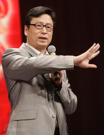 <em>白岩松</em>:有信仰不一定幸福,没信仰一定不幸福_