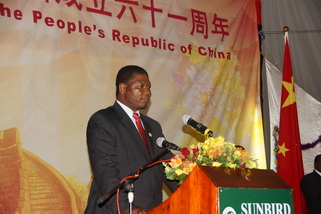 中国gdp增速_中国建国以来人均gdp(3)