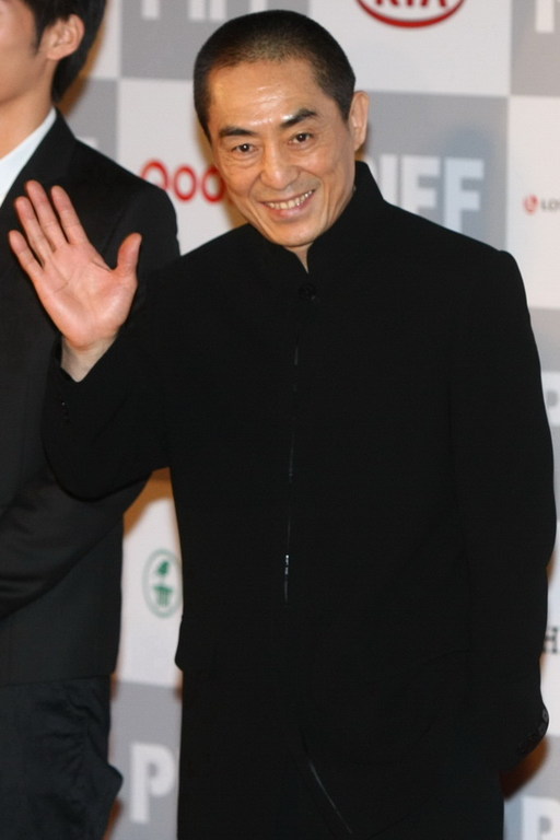 <em>高清</em>组图:<em>釜山</em>电影节红毯秀 汤唯最美张艺谋最