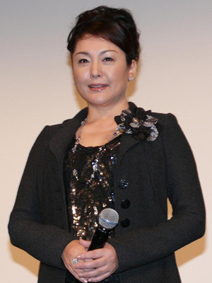 超乱伦!58岁松坂庆子新片与23岁男星上演激情