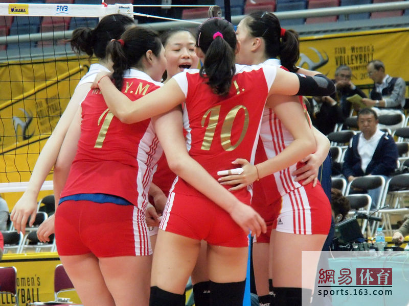 高清:<em>中国女排世锦赛</em>3-0多米尼加提前出钱