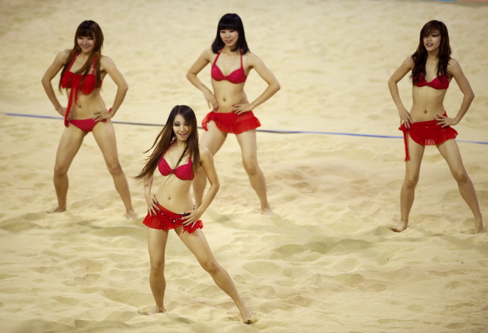 <em>高清</em>组图:亚运沙排赛场<em>性感</em>啦啦队<em>美女</em>成焦点