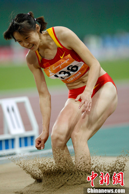 亚运会<em>女子</em>三级<em>跳远</em>决赛 <em>中国</em>谢荔梅获得银牌