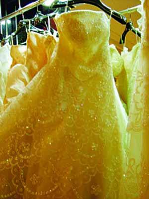孕妇婚纱_新冠疫情之下,日本“妈妈新娘”专用“孕妇婚纱”需求量增加