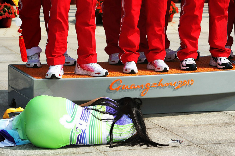 <em>广州亚运会</em>心动瞬间 <em>女排</em>姑娘落泪刘翔激情 露