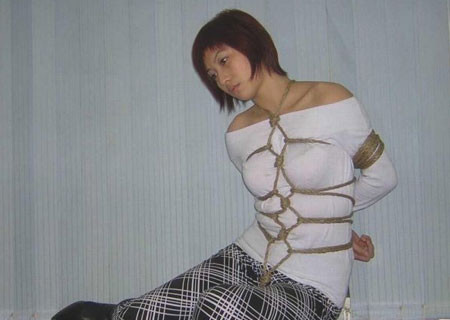 女模自愿受虐 一切向钱看还有多少道德底线?(