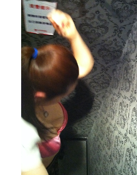 女星孟茜<em>试穿</em>性感内衣遭偷拍 疑似炒作_迷人衣