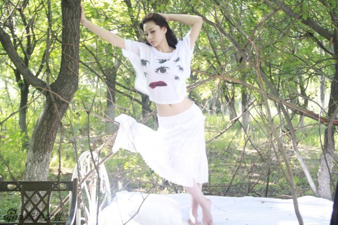 高清:足球宝贝<em>张馨予</em>最新美艳写真 曾曝不雅艳