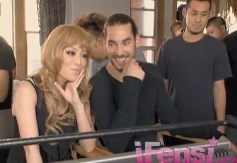 滨崎步与老公定情照曝光